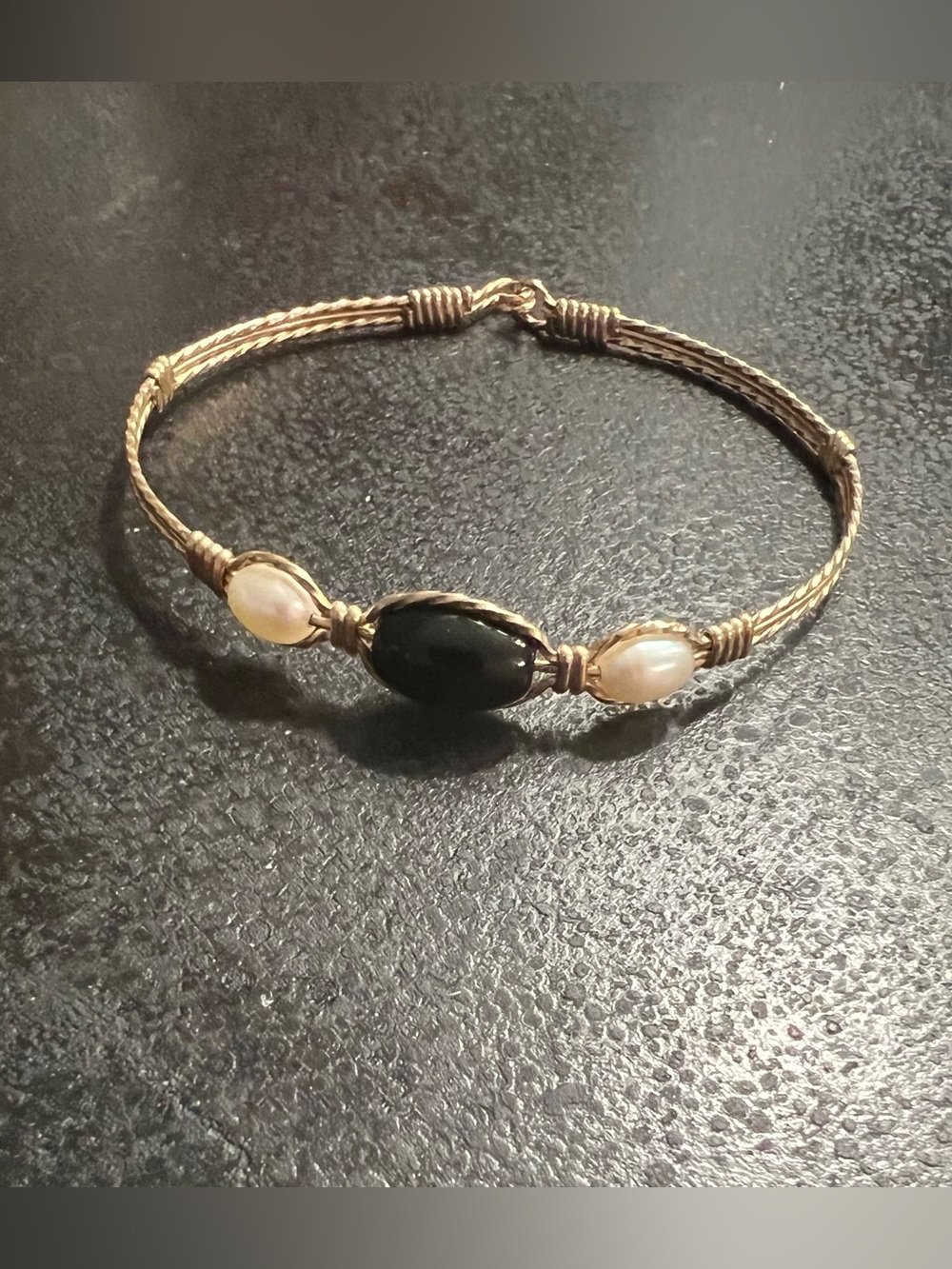 Gold Wire-Wrapped Bracelet with Black Onyx and Pearl Accents Ronaldo brand - Picture 2 of 5